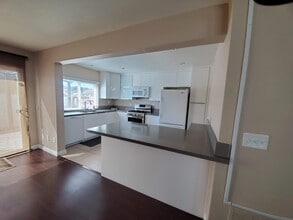 2344 Hampstead Way in San Diego, CA - Building Photo - Building Photo