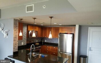 2451 Midtown Ave, Unit 1103 in Alexandria, VA - Building Photo - Building Photo
