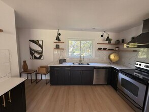 2915 Reynolds Park Rd in Winston-Salem, NC - Foto de edificio - Building Photo