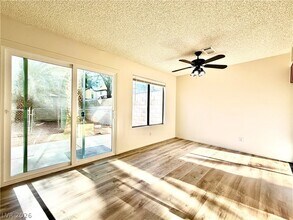 2063 Waverly Cir in Henderson, NV - Building Photo - Building Photo