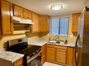 1215 Coach Ln in Las Vegas, NV - Building Photo - Building Photo