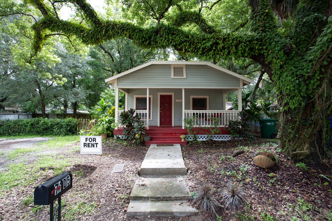 7105 N. 10th St. in Tampa, FL - Foto de edificio - Building Photo