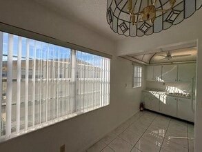 230 Bedford E in West Palm Beach, FL - Foto de edificio - Building Photo