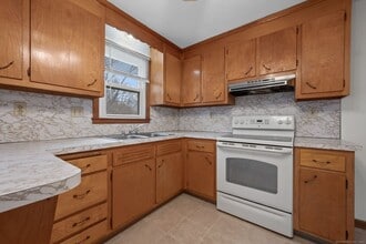 62 Briarwood Rd, Unit #3 in Bristol, CT - Building Photo - Building Photo