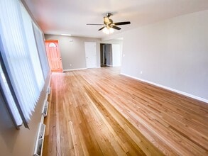 1001 W Badger Rd in Madison, WI - Foto de edificio - Building Photo