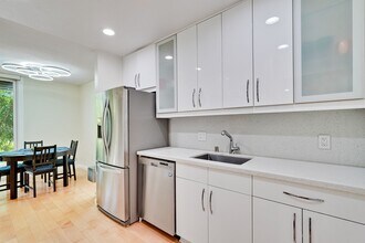 505 Cypress Point Dr in Mountain View, CA - Foto de edificio - Building Photo