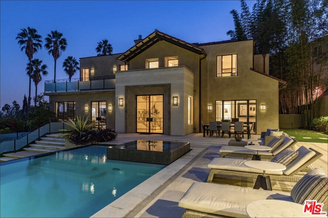 7801 Hillside Ave in Los Angeles, CA - Building Photo