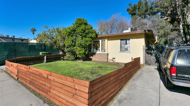 11437 Riverside Dr in North Hollywood, CA - Building Photo - Building Photo