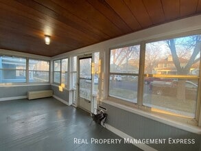 Gorgeous 4 bed 1 bath home in Sioux Falls, SD - Building Photo - Building Photo