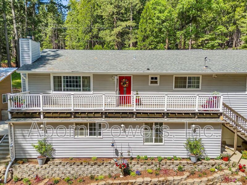 7011 Lakewood Dr in Pollock Pines, CA - Building Photo