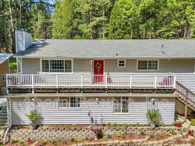 property at 7011 Lakewood Dr