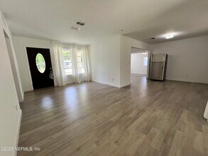 8105 Santillo Dr in Jacksonville, FL - Building Photo - Building Photo