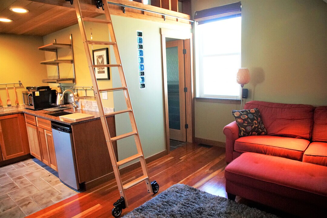 69 S Shannon Ave, Unit Studio in Athens, OH - Building Photo
