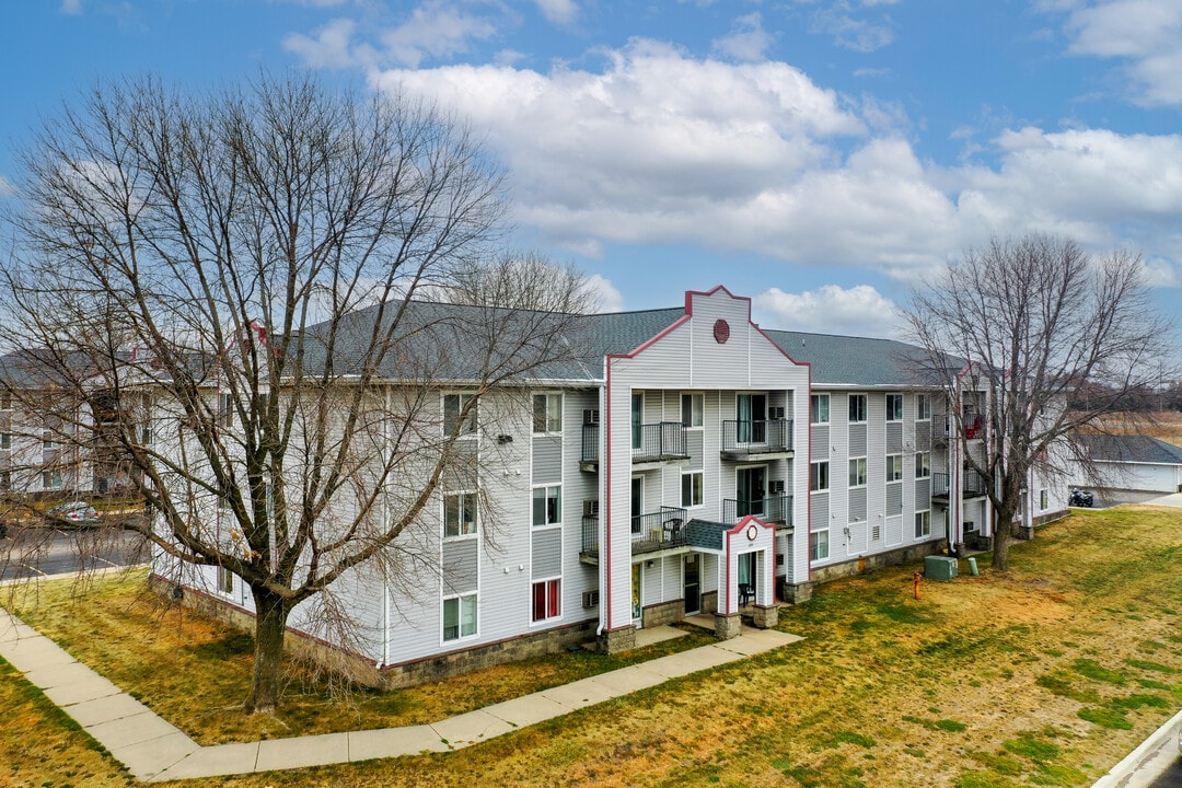 Northern Place Apartments in Austin, MN - Building Photo