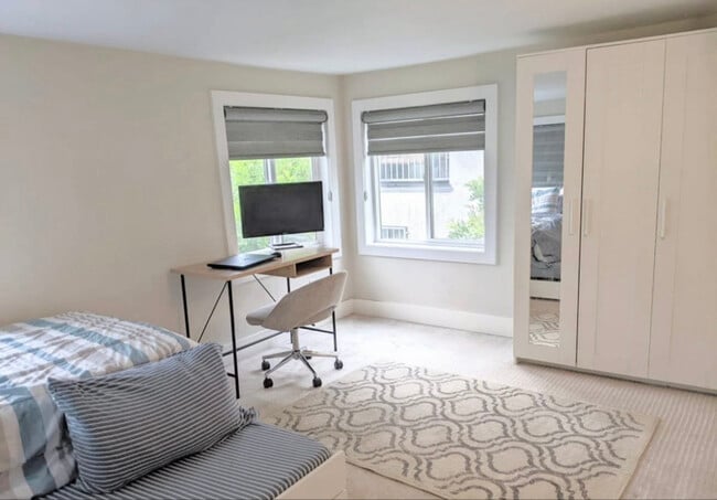 835 N Raymond Ave in Pasadena, CA - Foto de edificio - Building Photo