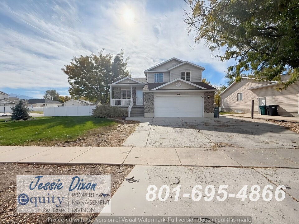 891 W 60 N in Layton, UT - Building Photo