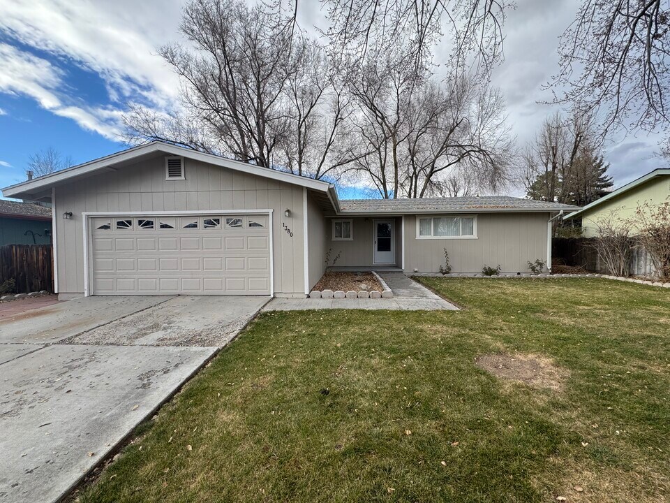 1380 Kittyhawk Ave in Gardnerville, NV - Building Photo