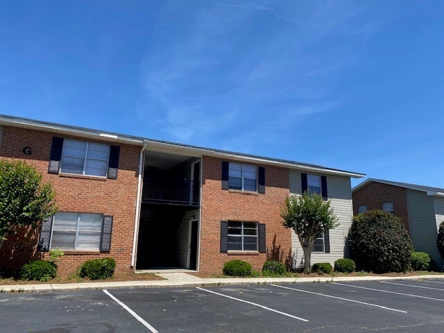 Somerset in Tifton, GA - Building Photo