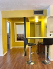 2841 Somerset Dr in Lauderdale Lakes, FL - Foto de edificio - Building Photo