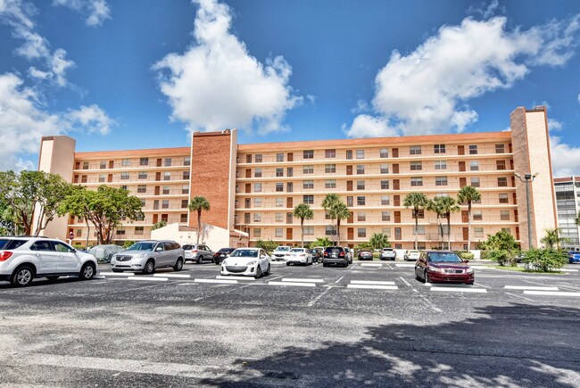14527 Bonaire Blvd-Unit -510 in Delray Beach, FL - Building Photo - Building Photo