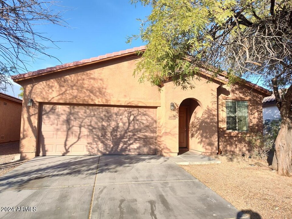 44176 W Cydnee Dr in Maricopa, AZ - Foto de edificio