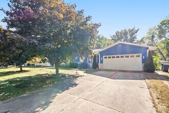 2076 Harned St in Troy, MI - Building Photo - Building Photo