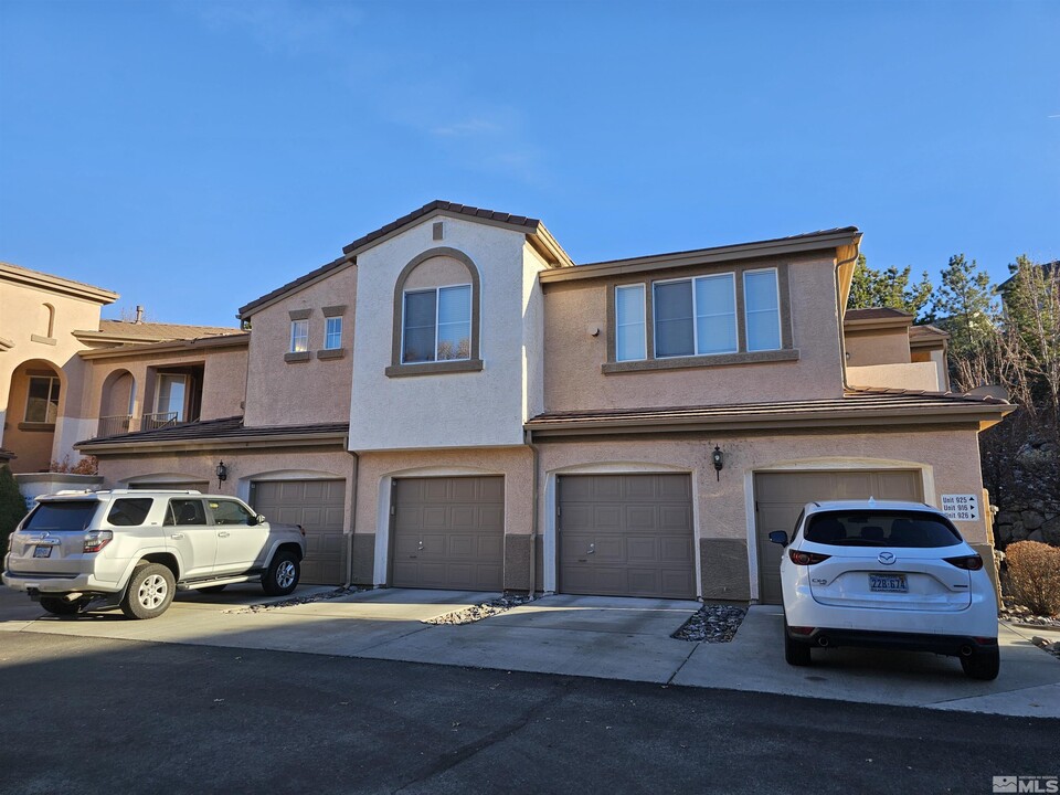 6090 Ingleston Dr in Sparks, NV - Building Photo