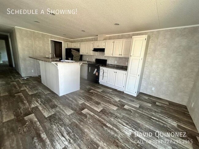 4614 E Old Trail Rd in Columbia City, IN - Foto de edificio - Building Photo