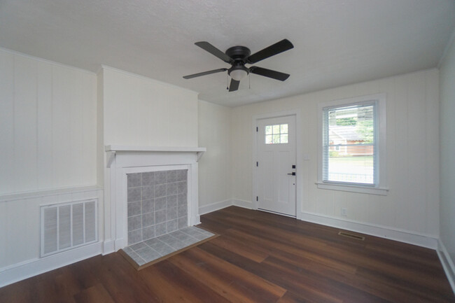 1 Hollywood Cir in Greenville, SC - Building Photo - Building Photo