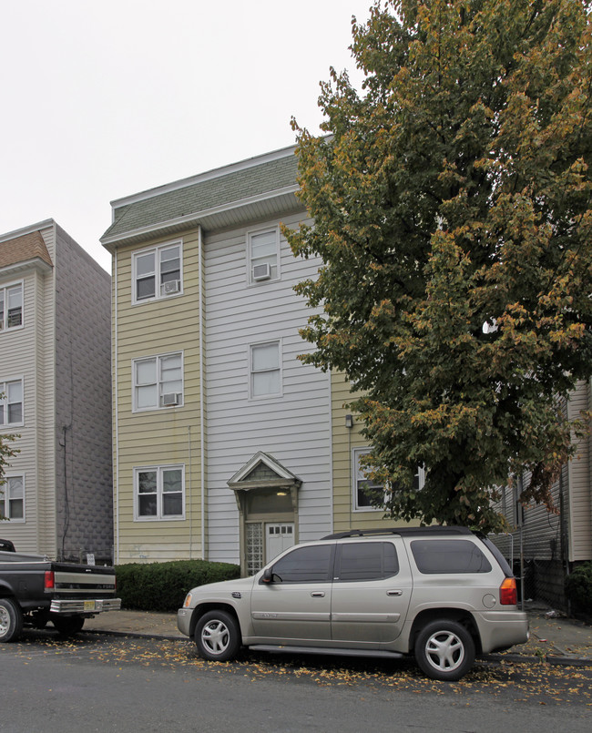 124 Neptune Ave in Jersey City, NJ - Foto de edificio - Building Photo