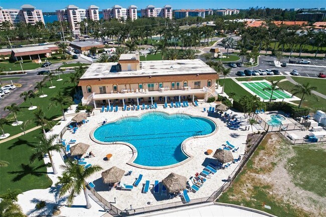 5108 Brittany Dr S in St. Petersburg, FL - Building Photo - Building Photo