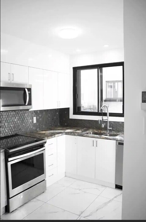 5480 Coronation Av in Montréal, QC - Building Photo