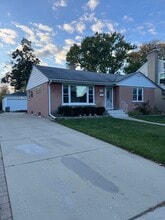 896 Webster Ln in Des Plaines, IL - Building Photo - Building Photo