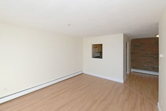 Weymouth Place in Weymouth, MA - Foto de edificio - Interior Photo