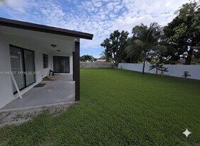 4360 NW 15th St in Lauderhill, FL - Building Photo