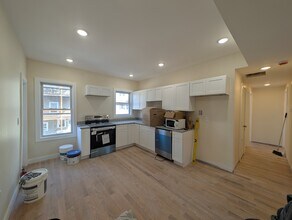 5 Lowell Cir, Unit 3 in Somerville, MA - Foto de edificio - Building Photo