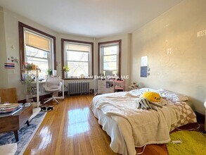 21 Gibbs St in Brookline, MA - Foto de edificio - Building Photo