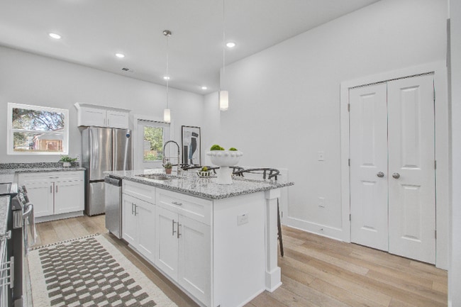 5739 Murray Dr in Hanahan, SC - Building Photo - Building Photo