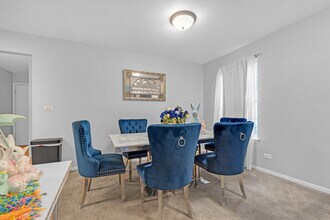 691 W Streamwood Blvd in Streamwood, IL - Building Photo - Building Photo