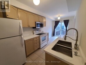 228 Coleridge Dr in Newmarket, ON - Building Photo - Building Photo