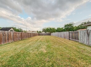 16355 San Dario Dr in Houston, TX - Foto de edificio - Building Photo