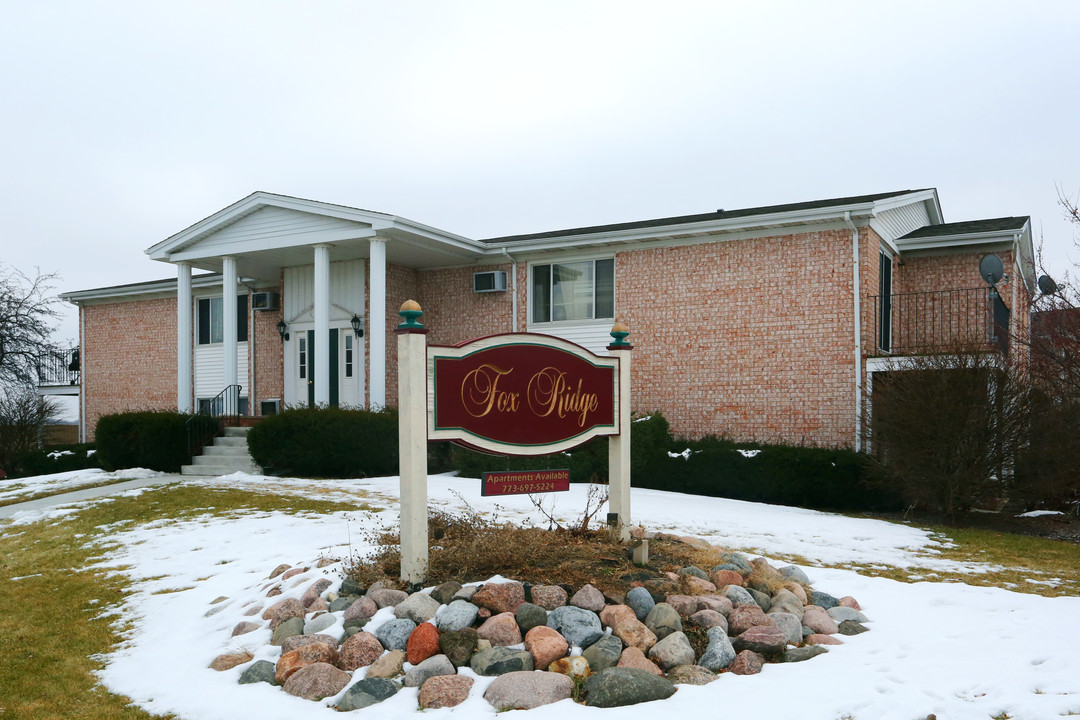 Fox Ridge Apartments in South Elgin, IL - Building Photo