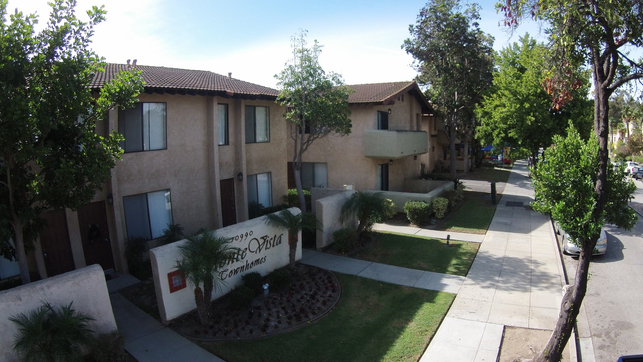 Monte Vista Townhomes II in Ventura, CA - Building Photo