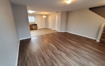 10023 Chariden Dr in Cordova, TN - Building Photo - Building Photo