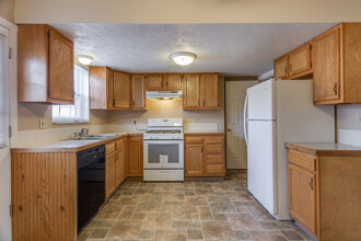 Georgetown Falls in Cuyahoga Falls, OH - Foto de edificio - Interior Photo