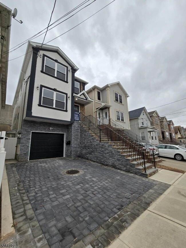 208 Atlantic St in Elizabeth, NJ - Building Photo - Building Photo