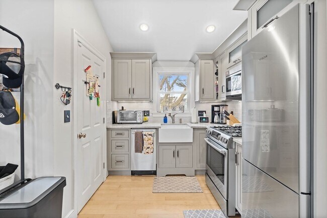 64 Ashland St in Boston, MA - Building Photo - Building Photo