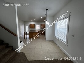 8386 W Sundisk St in Boise, ID - Foto de edificio - Building Photo