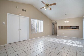 10328 Chelmsford Dr in Dallas, TX - Building Photo - Building Photo