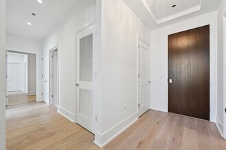 363 E Wacker Dr, Unit 2204 in Chicago, IL - Building Photo - Building Photo